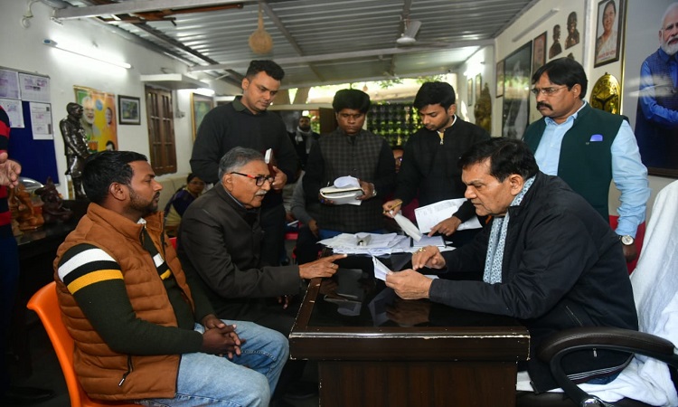 जनता की समस्याओं के समाधान के लिए सरकार पूरी तरह प्रतिबद्ध : एके शर्मा