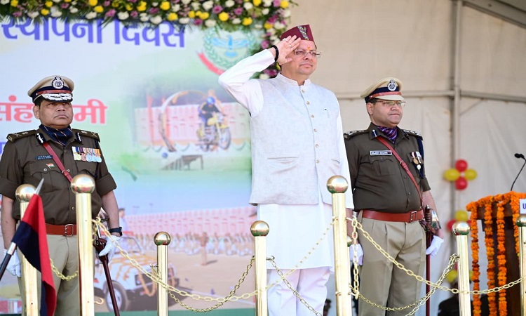मुख्यमंत्री ने होमगार्ड्स स्थापना दिवस पर रैतिक परेड का किया निरीक्षण