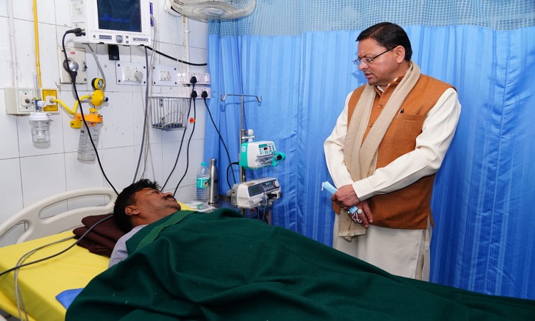 दून मेडिकल कॉलेज पहुंचे सीएम धामी, भूपेन्द्र कंडारी का हालचाल जाना