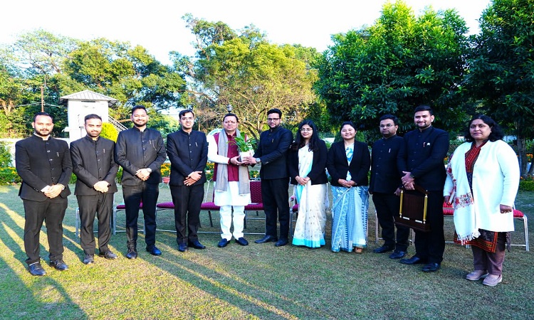 सीएम धामी बोले— प्रशासनिक सेवा नौकरी नहीं, जनता की सेवा का ईश्वरीय कार्य