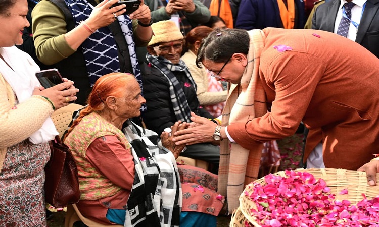 सीएम धामी ने मातृ-पितृ भक्ति दिवस कार्यक्रम में किया प्रतिभाग