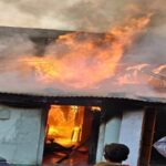 तीन मकानों में लगी भीषण आग, किसान की जिंदा जला जलकर मौत