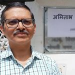 चलती ट्रेन से गिरफ्तार किए गए पूर्व IG अमिताभ ठाकुर, इस मामले में हुई कार्रवाई