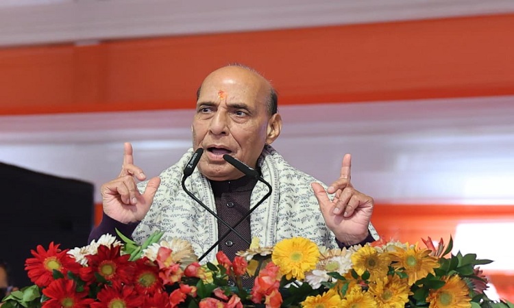 गगन में जब तक चंद्र और दिवाकर विद्यमान हैं, तब तक सनातन आस्था की ये धर्मध्वजा लहराती रहे – राजनाथ सिंह