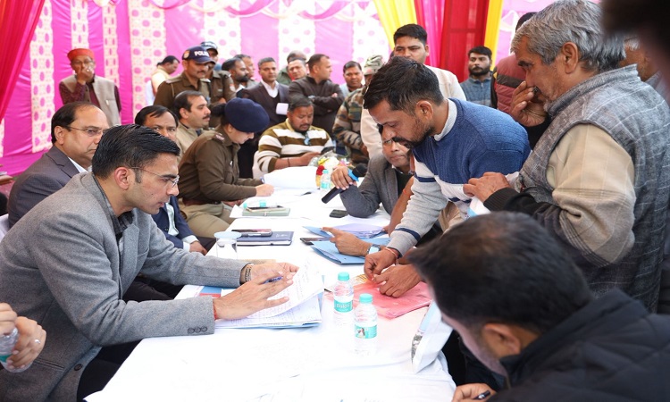 जन-प्रशासन संवाद मजबूत तो विकास कार्यो की बढ़ेगी रफ्तार- डीएम