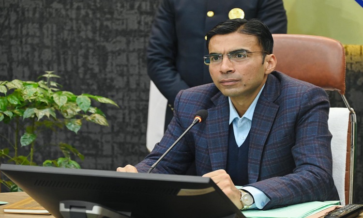 निर्माण के बाद सड़क दुरूस्त करना अनिवार्य, ब्लैकटॉप में न हो देरी-डीएम