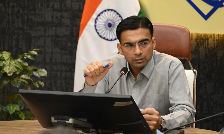 संवाद एवं समन्वय के माध्यम से ही समस्याओं का सकारात्मक समाधान संभव: डीएम