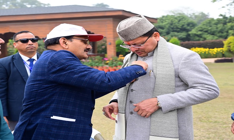 मुख्यमंत्री पुष्कर सिंह धामी ने ग्रहण की भारतीय रेडक्रास सोसाइटी की आजीवन सदस्यता