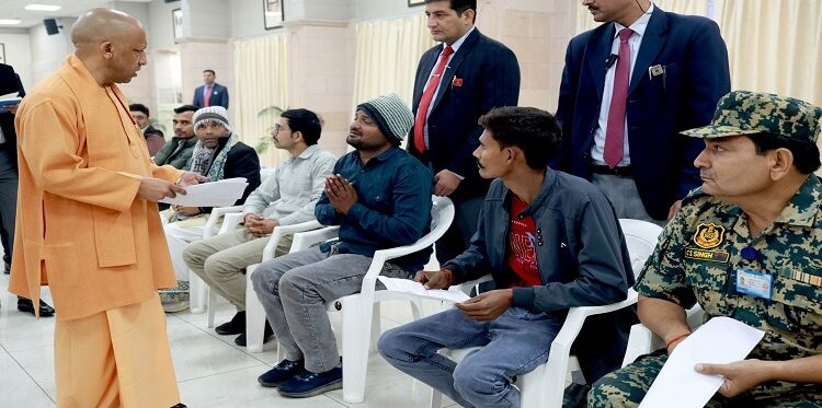 हर जरूरतमंद की सेवा ही सरकार का लक्ष्यः मुख्यमंत्री योगी आदित्यनाथ