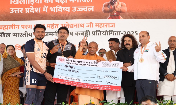 मुख्यमंत्री योगी आदित्यनाथ ने नौजवानों का किया आह्वान- खेलोगे तो खिलोगे