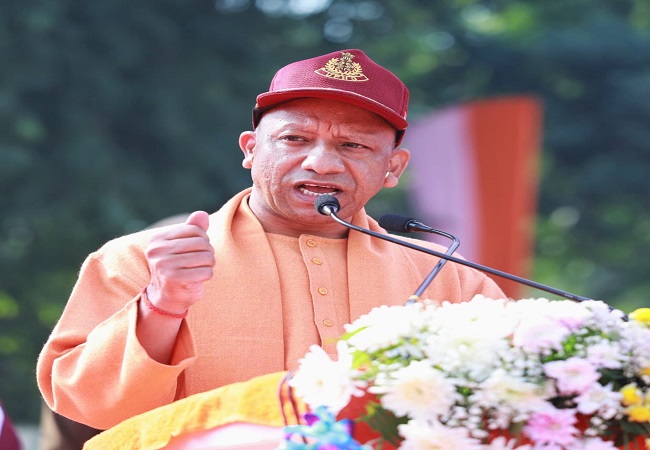 मुख्यमंत्री योगी ने भव्य रैतिक परेड की ली सलामी, होमगार्ड जवानों की कर्तव्यनिष्ठा को सराहा