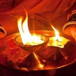 दीपक जलाते समय इस मंत्र का करें उच्चारण