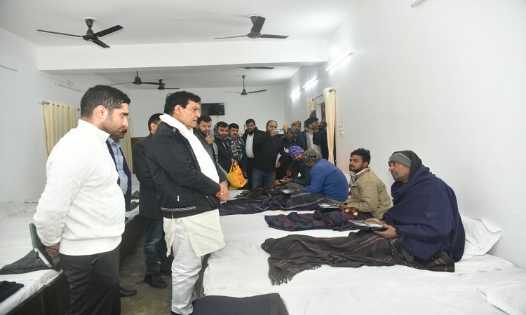 रैन बसेरों में सभी मूलभूत सुविधाएं अनिवार्य रूप से उपलब्ध कराई जाएं: एके शर्मा