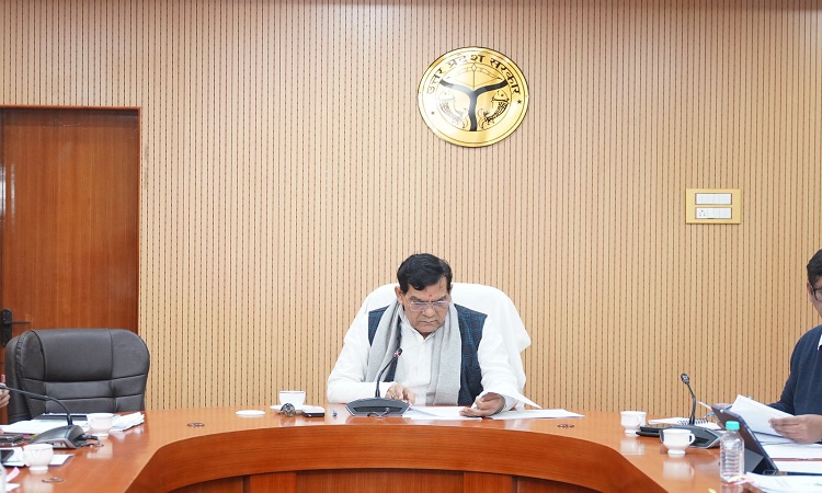  एके शर्मा ने नगर विकास विभाग के योजनाओं की समीक्षा की