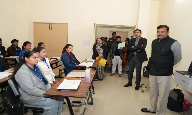 मुख्य सचिव ने किया स्किल हब सहसपुर का दौरा