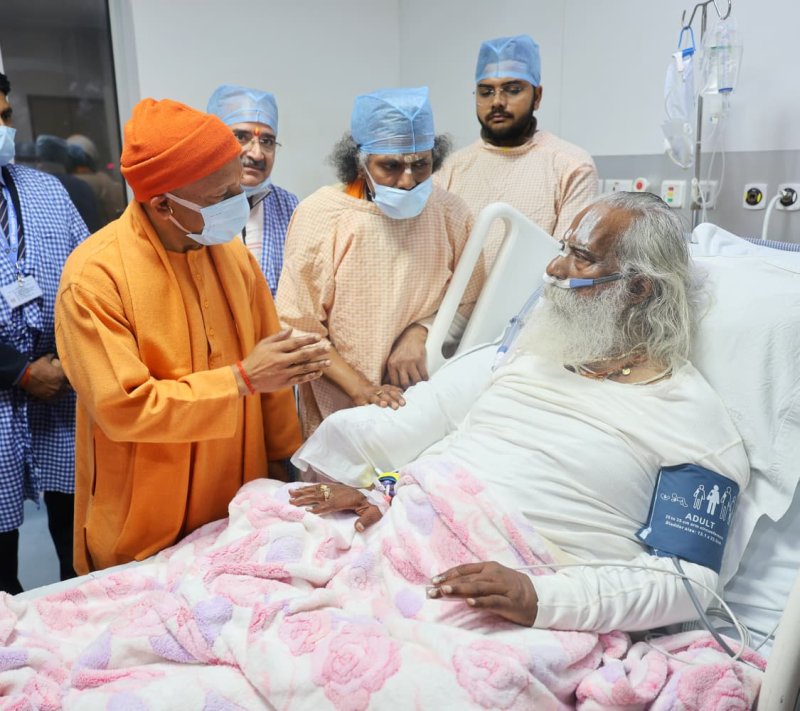 मुख्यमंत्री योगी पहुंचे मेदांता, महंत नृत्य गोपाल दास का जाना हाल