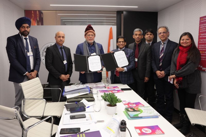 वैश्विक निवेश मिशन तेज, दावोस में टीम योगी का वैश्विक निवेशकों से संवाद
