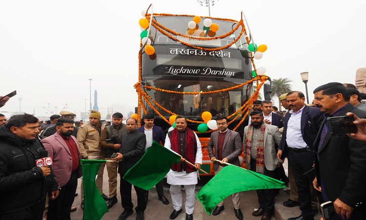 सुशासन, सुरक्षा और संस्कृति का संदेश लेकर चली ‘लखनऊ दर्शन’ वाली बस