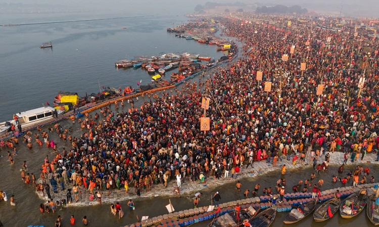मकर संक्रांति पर संगम में उमड़ा आस्था का महासागर, 1.03 करोड़ ने लगाई डुबकी