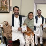 राबड़ी आवास पहुंचे तेज प्रताप, पूरे परिवार को दिया दही-चूड़ा भोज का न्योता