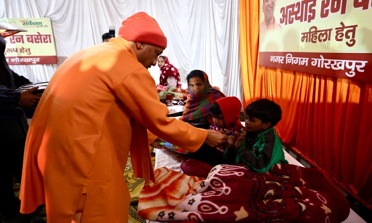 भीषण शीतलहर में कोई भी फुटपाथ पर न सोए : मुख्यमंत्री