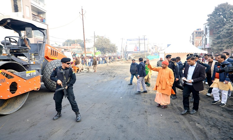नगर निगम की निश्चित आय का जरिया बनेगी सीएम ग्रिड की स्मार्ट सड़क : मुख्यमंत्री योगी