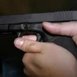 रिटायर्ड एयरफोर्स अधिकारी को सरेआम मारी गोली, मचा हड़कंप