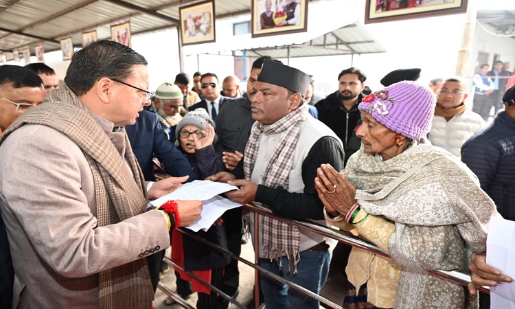 सीएम धामी ने खटीमा में सुनी जनसमस्याएं, अधिकारियों को दिये निर्देश