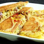 संडे के नाश्ते में ले एग चिकन मुगलई पराठे का स्वाद