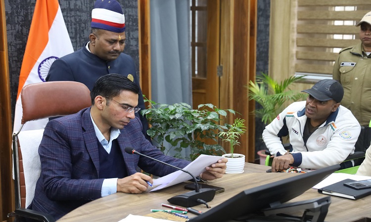जनसुनवाई में गूंजा पीड़ितों का दर्द, जिलाधिकारी ने दिलाया न्याय व सुरक्षा का भरोसा