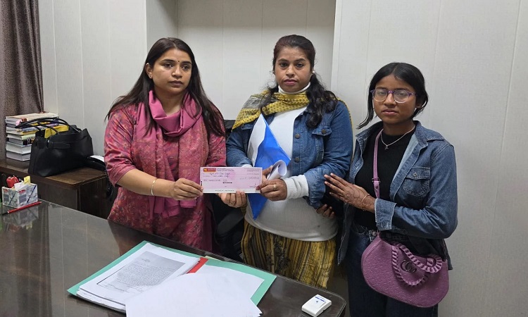 विधवा संग 2 मासूम बेटियों को बैंक ने किया प्रताड़ित, डीएम का चला हंटर; लाईन पर आया बैंक