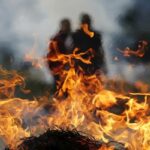 दाह संस्कार के दौरान करें इन नियमों का पालन, जीवात्मा का सफर होता है सुखद