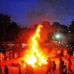 होलिका दहन की अग्नि में अर्पित करें ये चीजें, आर्थिक संकट होंगे दूर