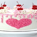 Valentine Day को बनाइये कुछ खास, अपने पार्टनर के लिए बनाए वनीला केक