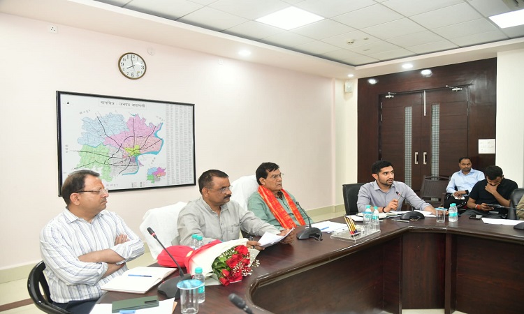 एके शर्मा ने वाराणसी  नगर विकास विभाग के अधिकारियों के साथ की समीक्षा, दिए आवश्यक दिशा निर्देश