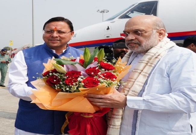 देहारादून पहुंचे केंद्रीय गृह मंत्री अमित शाह, जौलीग्रांट एयरपोर्ट पर सीएम धामी ने किया स्वागत