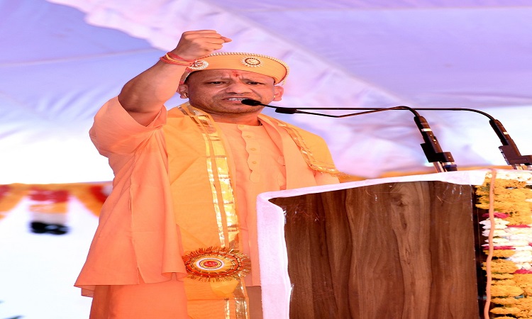 उत्तर प्रदेश में बेटियां अब नाइट शिफ्ट में भी काम करके सकुशल घर वापस आती हैः योगी