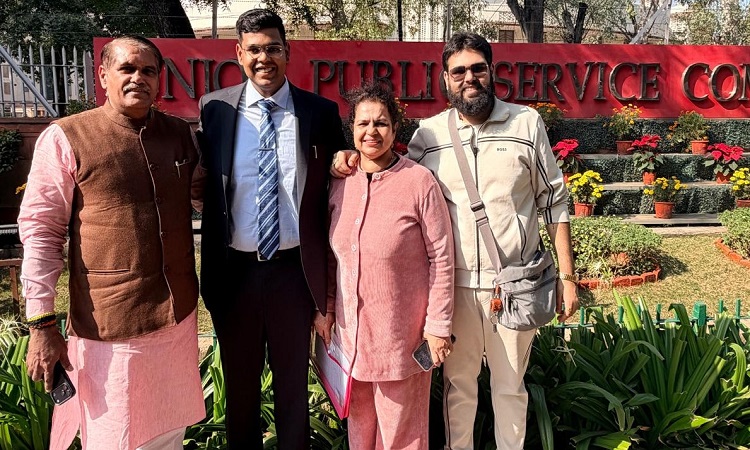 BJP नेता के बेटे एकांश ने UPSC परीक्षा में हासिल की तीसरी रैंक, CM सैनी ने दी बधाई