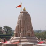 भगवान श्रीराम के कुल देवता के मंदिर पर हुआ ध्वजारोहण