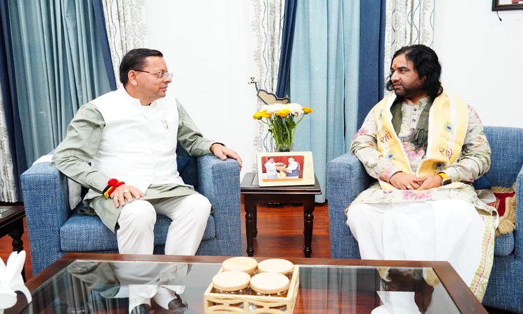 मुख्यमंत्री पुष्कर सिंह धामी से देवकीनंदन ठाकुर जी महाराज की शिष्टाचार भेंट