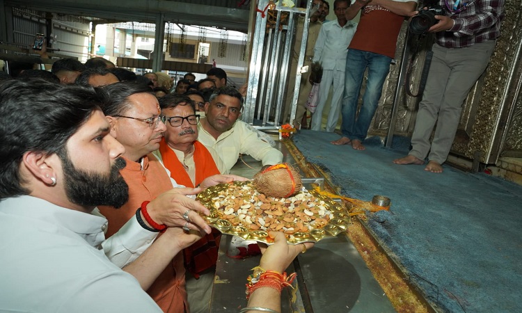 खाटू श्याम मंदिर पहुंचे CM धामी, प्रदेशवासियों के सुख, समृद्धि और उन्नति की कामना की