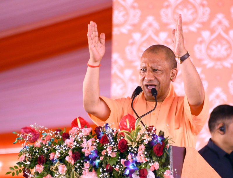 औद्योगिक अशांति फैलाने वालों से सावधान रहें श्रमिक: सीएम योगी