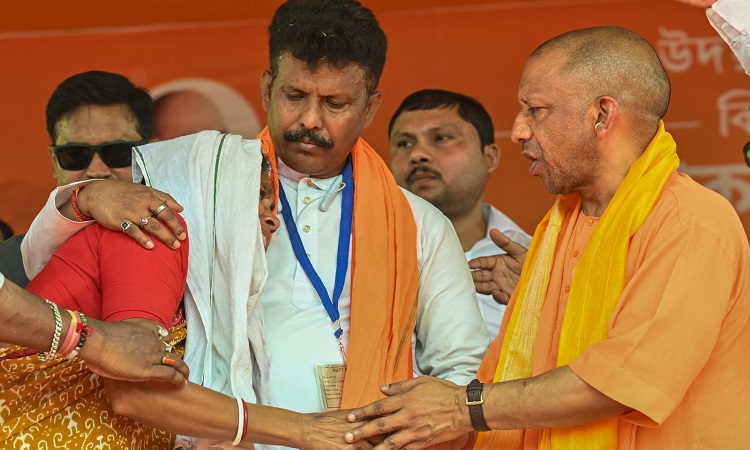 पश्चिम बंगाल में गरजे सीएम योगी- 4 मई को बंगाल में लहराएगा भगवा, शुरू होगी टीएमसी के गुंडों की उल्टी गिनती