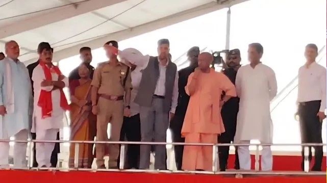 प्रधानमंत्री के प्रस्तावित आगमन की तैयारियों का सीएम योगी ने किया स्थलीय निरीक्षण