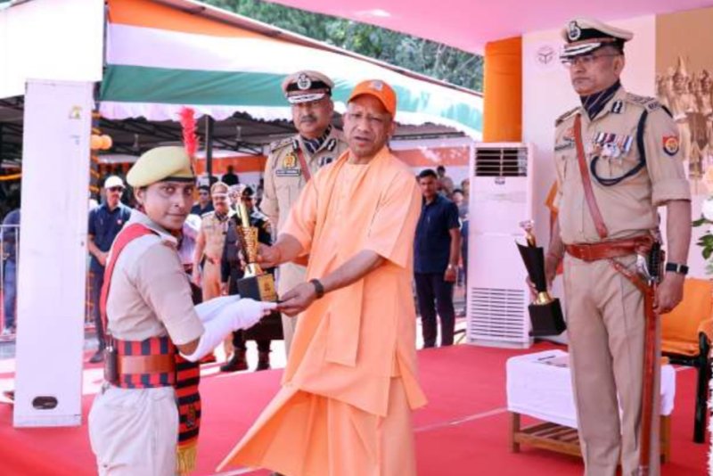 सीएम के हाथों पुरस्कार पाकर बढ़ा हौसला