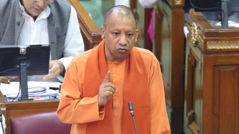 जो काले कर्मों से राजमहल सजाते हैं, वही इतिहास में कलंक बन जाते हैं: सीएम योगी