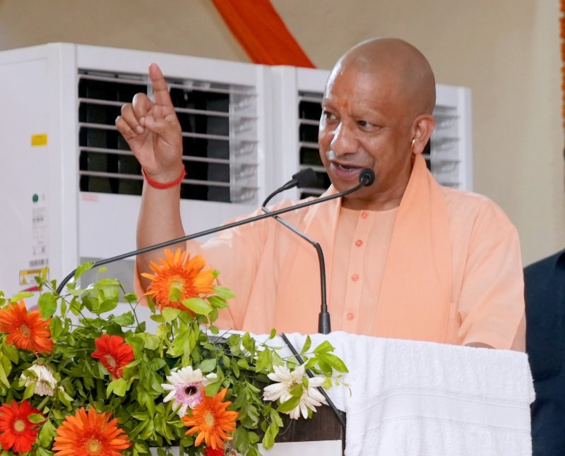 इमर्जिंग टेक्नोलॉजी में मददगार होगी कंप्यूटर लैब: सीएम योगी