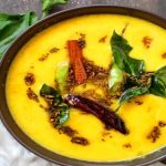 लंच या डिनर में लें गुजराती मैंगो कढ़ी का स्वाद, चाटते रह जाएंगे उंगलियाँ