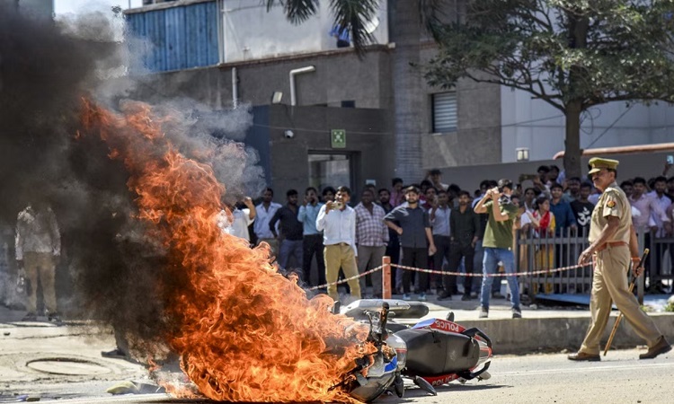 नोएडा हिंसा में निकला पाकिस्तान कनेक्शन, गौतमबुद्ध नगर पुलिस कमिश्नर ने किया खुलासा