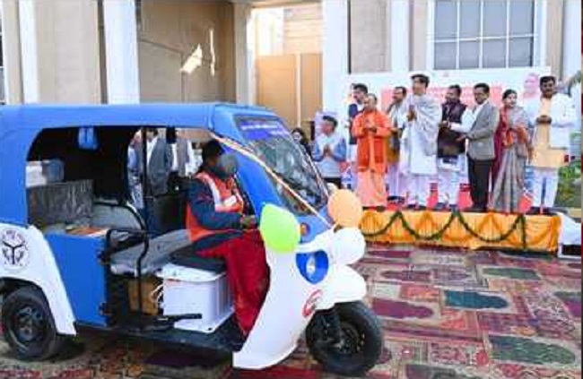 यूपी में तैयार हो रही महिला ई रिक्शा पायलटों की फौज